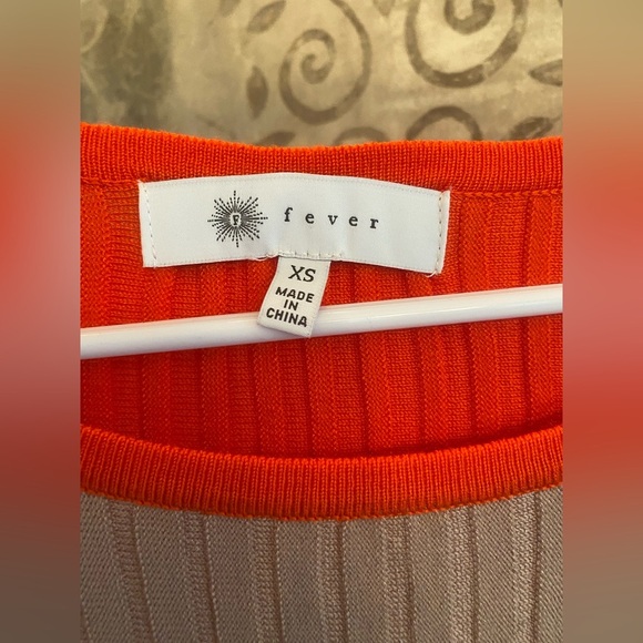 Fever Red and Tan Pleated Ribbed Blouse - Picture 2 of 4